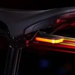 RAVEMEN CL01 Fahrradlicht, Fahrrad-LED-Rücklicht, USB wiederaufladbar, automatischer Ein-Aus-Bremssensor, stromlinienförmiges Design, Seitensichtbarkeit