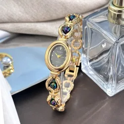 Damen-Gehäuse aus seidiger Textur, ovales Legierungsgehäuse mit beweglichem, feinem Perlenarmband, Sonnenmuster, Strass-Zifferblatt, elegante Damen-Quarzuhr