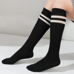 Frauen Gestreifte Baumwolle Lange Socken Japanische JK Schwarz Weiß Kniehohe Strümpfe Lange Röhre Bein Einfarbig Mädchen Studenten Warme Socken
