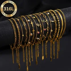Zufälliges 8-teiliges Set modischer Damenarmbänder aus 18K vergoldetem Edelstahl, elegantes und luxuriöses Damenschmuckset, stilvolles und einzigartiges Design, geeignet für alle Jahreszeiten.