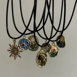 Vintage Tropföl-Blumen-Sonnen-Anhänger-Halskette mit Lederband ? Einzigartiger Schmuck im Antik-Stil