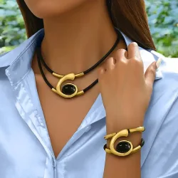 2-teiliges Set Boho Geometrie Spirale Acryl Imitation Edelstein Doppelschicht Schwarz Leder Seil Halskette Armband für Frauen Schmuckset
