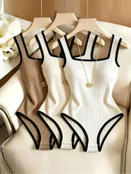 3-teiliges Damen-Rippstrick-Bodysuit-Set Modischer Schwarzer Viereckiger Ausschnitt mit Paspelierung Taillierter Stil Sommer-Nachtclub-Look Elegante Strandmode