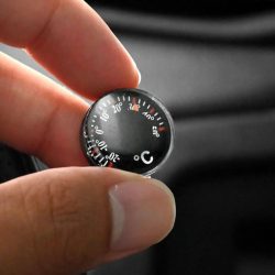 1-teiliges Mini-Auto-Thermometer, batterielos, Armaturenbrett-Thermometer, einfache Aufklebmontage, keine Batterie erforderlich, kompakt für den Fahrzeuginnenraum