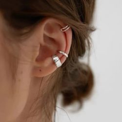 Silberfarbene Minimalistische Doppellagige Persönlichkeits-Clip-Ohrringe für Modebewusste Frauen Modeschmuck Trendige Accessoires