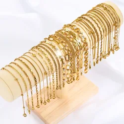 11-teiliges Set (zufällige Auswahl) modischer Damenarmbänder aus Edelstahl, elegantes und luxuriöses, nicht verblassendes Damenschmuckset, geeignet für den täglichen Gebrauch und für Partys,