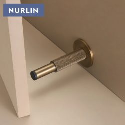 Nurlin Messing gerändelter Türstopper für Badezimmertür, Raumstopper, robuste Boden-Wandhalterung, Stoßstange, Türhalter, Fang antikes Messing