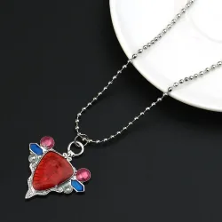 Anime JOJOS BIZARRE ADVENTURE Halskette Roter Stein von Aja Cosplay Anhänger Halskette Kette Choker Halsketten Charms Schmuck Damen Herren