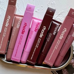 Heißer Verkauf: Transparenter, mehrfarbiger Lipgloss-Puder-Rouge-Stift, feuchtigkeitsspendende Gesichtsreinigungsessenz für die Gesichtspflege von Mädchen