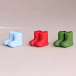 1:12 Miniatur-realistische Silikon-Regenstiefel, geeignet für die Dekoration von Minihäusern
