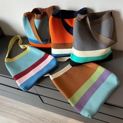 Neue regenbogenfarbene Stricktasche im koreanischen Stil, einfache und vielseitige gestreifte Handtasche, Schultertasche, große Kapazität, Damentasche