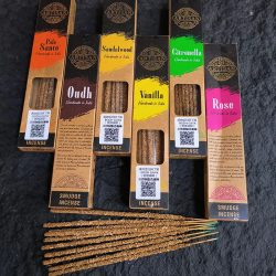 1x natürliches Reiben von Hand indische Räucherstäbchen White Sage Palo Santo High-End Sandelholz Joss Stick Räucherstäbchen