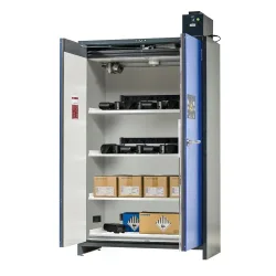 asecos® Sicherheitsschrank Typ 90 für Lithium-Ionen-Batterien ION-PRO-CHARGE, HxBxT 2224x1193x615 mm, 4x gelochte Fachböden, 4x Steckdosenleiste (CH-Ausführung), 1x Bodenauffangwanne