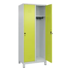 C+P Spind Classic PLUS, Füsse, 2 Abteile, HxBxT 1.950 x 800 x 500 mm, lichtgrau, clowngrün, für Vorhängeschloss, ohne Mitteltrennwand