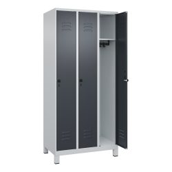 C+P Spind Classic PLUS, Füsse, 3 Abteile, HxBxT 1.950 x 900 x 500 mm, lichtgrau, anthrazitgrau, für Vorhängeschloss, ohne Mitteltrennwand