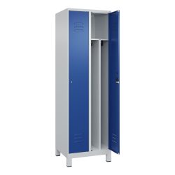 C+P Spind Classic PLUS, Füsse, 2 Abteile, HxBxT 1.950 x 600 x 500 mm, lichtgrau, enzianblau, Zylinderschloss, mit Mitteltrennwand