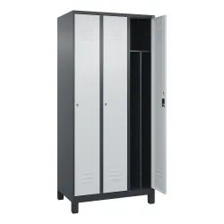 C+P Spind Classic PLUS, Füsse, 3 Abteile, HxBxT 1.950 x 900 x 500 mm, anthrazitgrau, lichtgrau, Zylinderschloss, mit Mitteltrennwand