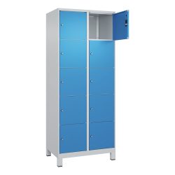 5er-Schließfachschrank Classic PLUS, 2 Abteile, lichtgrau / lichtblau, B 800 mm, 10 Fächer, mit Füßen C+P