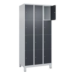 C+P Schliessfachschrank Classic PLUS, Füsse, 3 Abteile, HxBxT 1.950 x 900 x 500 mm, lichtgrau, anthrazitgrau, 12 Fächer, Zylinderschloss