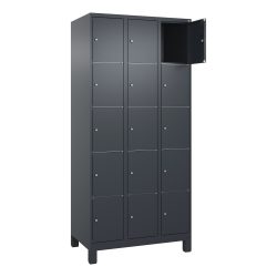 C+P Schliessfachschrank Classic PLUS, Füsse, 3 Abteile, HxBxT 1.950 x 900 x 500 mm, anthrazitgrau, anthrazitgrau, 15 Fächer, Zylinderschloss
