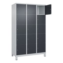 5er-Schließfachschrank Classic PLUS, 3 Abteile, lichtgrau / grau, B 1200 mm, 15 Fächer, mit Füßen C+P