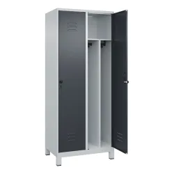 C+P Schwarz-Weiß-Spind Classic PLUS, schmal, 2 Abteile, verkürzte Trennwand mittig, lichtgrau / grau, B 800 mm, mit Füßen, Drehriegel, Trennwand mittig