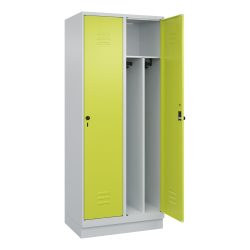 C+P Spind Classic PLUS, Sockel, 2 Abteile, HxBxT 1.950 x 800 x 500 mm, lichtgrau, clowngrün, für Vorhängeschloss, mit Mitteltrennwand