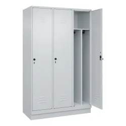 C+P Schwarz-Weiß-Spind Classic PLUS, schmal, 3 Abteile, verkürzte Trennwand mittig, lichtgrau, B 1200 mm, mit Bodensockel, Drehriegel, Trennwand mittig