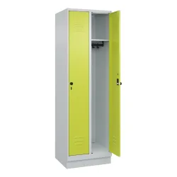 C+P Spind Classic PLUS, Sockel, 2 Abteile, HxBxT 1.950 x 600 x 500 mm, lichtgrau, clowngrün, für Vorhängeschloss, ohne Mitteltrennwand