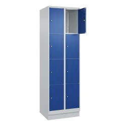 4er-Schließfachschrank Classic PLUS, 2 Abteile, lichtgrau / enzianblau, B 600 mm, 8 Fächer, mit Bodensockel C+P