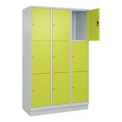 C+P Schliessfachschrank Classic PLUS, Sockel, 3 Abteile, HxBxT 1.950 x 1.200 x 500 mm, lichtgrau, clowngrün, 9 Fächer, Zylinderschloss