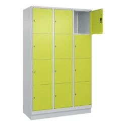 C+P Schliessfachschrank Classic PLUS, Sockel, 3 Abteile, HxBxT 1.950 x 1.200 x 500 mm, lichtgrau, clowngrün, 12 Fächer, Zylinderschloss