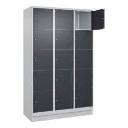 C+P Schliessfachschrank Classic PLUS, Sockel, 3 Abteile, HxBxT 1.950 x 1.200 x 500 mm, lichtgrau, anthrazitgrau, 15 Fächer, Zylinderschloss