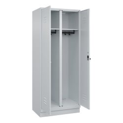 C+P Schwarz-Weiss-Spind Classic PLUS, Sockel, 2 Abteile, HxBxT 1.950 x 800 x 500 mm, lichtgrau, lichtgrau, für Vorhängeschloss