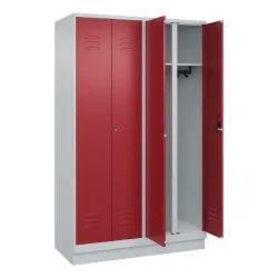 C+P Schwarz-Weiss-Spind Classic PLUS, Sockel, 4 Abteile, HxBxT 1.950 x 1.200 x 500 mm, lichtgrau, rubinrot, Zylinderschloss