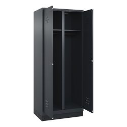 C+P Schwarz-Weiss-Spind Classic PLUS, Sockel, 2 Abteile, HxBxT 1.950 x 800 x 500 mm, anthrazitgrau, anthrazitgrau, Zylinderschloss