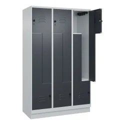 Z-Spind Classic PLUS, 3 Abteile, lichtgrau / grau, B 1200 mm, mit Bodensockel, Drehriegel C+P