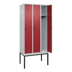 C+P Spind Classic PLUS, Gestell, 3 Abteile, HxBxT 2.120 x 900 x 500 mm, lichtgrau, rubinrot, für Vorhängeschloss, ohne Mitteltrennwand