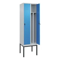 C+P Spind Classic PLUS, Gestell, 2 Abteile, HxBxT 2.120 x 600 x 500 mm, lichtgrau, lichtblau, für Vorhängeschloss, mit Mitteltrennwand