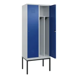 C+P Spind Classic PLUS, Gestell, 2 Abteile, HxBxT 2.120 x 800 x 500 mm, lichtgrau, enzianblau, Zylinderschloss, mit Mitteltrennwand