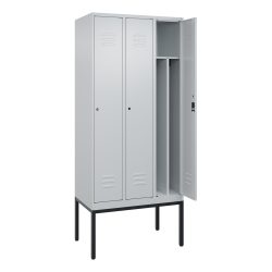 C+P Spind Classic PLUS, Gestell, 3 Abteile, HxBxT 2.120 x 900 x 500 mm, lichtgrau, lichtgrau, Zylinderschloss, mit Mitteltrennwand