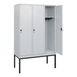 C+P Spind Classic PLUS, Gestell, 3 Abteile, HxBxT 1.950 x 1.200 x 500 mm, lichtgrau, lichtgrau, für Vorhängeschloss, ohne Mitteltrennwand