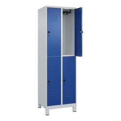 Doppelstock-Spind Classic PLUS, 2 Abteile, lichtgrau / enzianblau, HxB 1950 x 600 mm, mit Füßen, Drehriegel C+P
