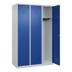 C+P Spind Classic PLUS, 3 Abteile, HxBxT 1.850 x 1.200 x 500 mm, lichtgrau, enzianblau, Zylinderschloss, ohne Mitteltrennwand