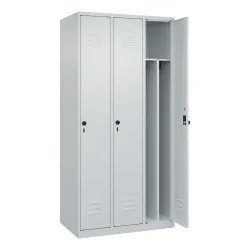 C+P Schwarz-Weiß-Spind Classic PLUS, schmal, 3 Abteile, verkürzte Trennwand mittig, lichtgrau, B 900 mm, mit Bodengleitern, Drehriegel, Trennwand mittig