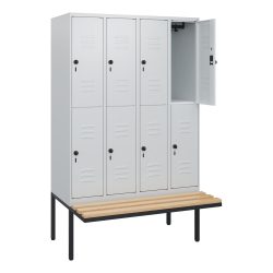 C+P Doppelstock-Spind Classic PLUS, 4 Abteile, HxBxT 1.950 x 1.200 x 815 mm, für Vorhängeschloss, auskragende Bank aus Buche, lichtgrau, lichtgrau
