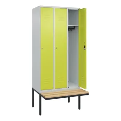 C+P Spind Classic PLUS, 3 Abteile, HxBxT 2.120 x 900 x 815 mm, Zylinderschloss, auskragende Bank aus Buche, lichtgrau, clowngrün