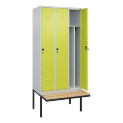 C+P Spind Classic PLUS, 3 Abteile, Trennwand, HxBxT 2.120 x 900 x 815 mm, für Vorhängeschloss, auskragende Bank aus Buche, lichtgrau, clowngrün