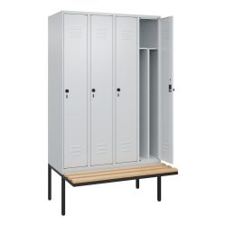 C+P Spind Classic PLUS, 4 Abteile, Trennwand, HxBxT 2.120 x 1.200 x 815 mm, für Vorhängeschloss, auskragende Bank aus Buche, lichtgrau, lichtgrau