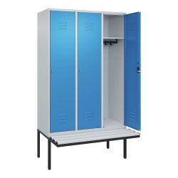 C+P Spind Classic PLUS, 3 Abteile, HxBxT 2.120 x 1.200 x 815 mm, Zylinderschloss, auskragende Bank aus Kunststoff, lichtgrau, lichtblau